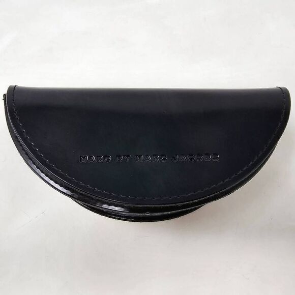 MARC BY MARC JACOBS BLACK EYEGLASS SUNGLASS CASE HALF CIRCLE SHAPE MAGNET CLOSE - Picture 2 of 4